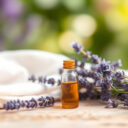 Olejek lawendowy na twarz – przewodnik dla początkujących: od czego zacząć i czego unikać